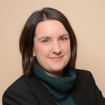 Dr. Anne Adelt
