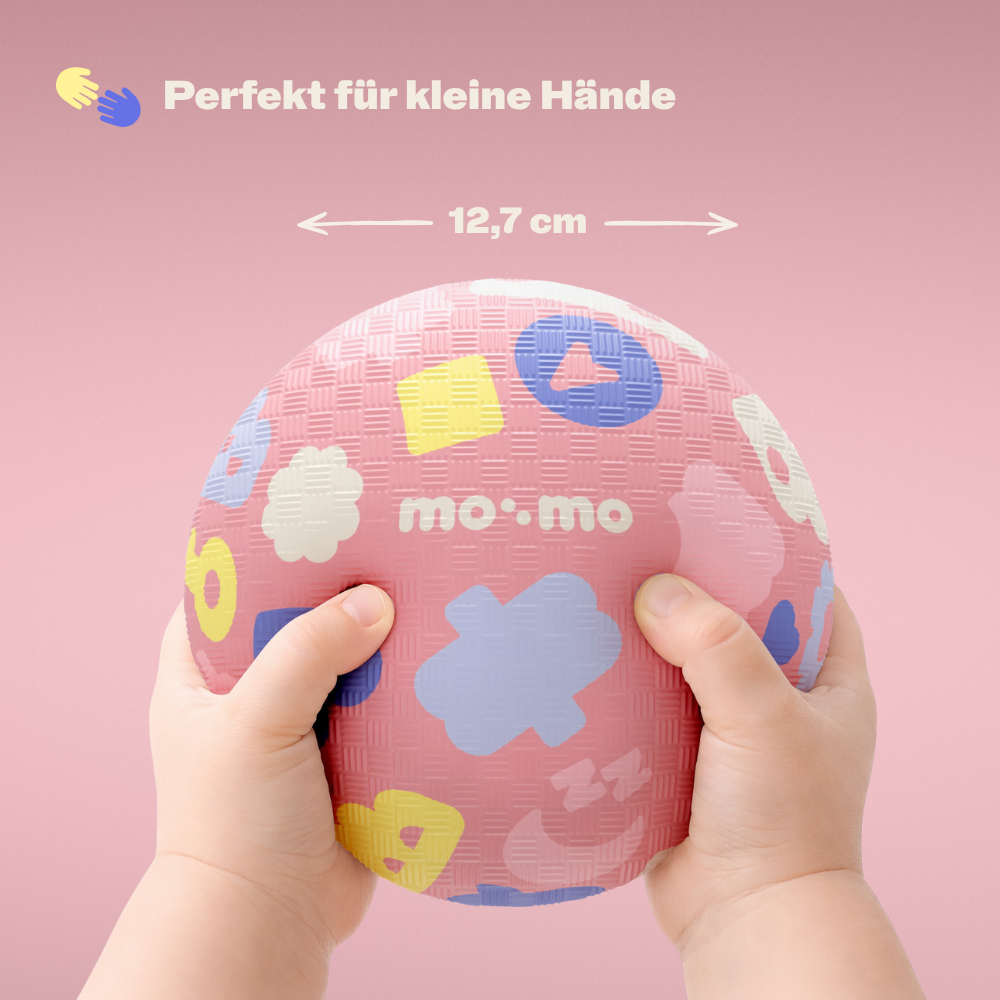 Candy | bouncing buddy Ball in Kinderhänden, 12,7 cm Durchmesser
