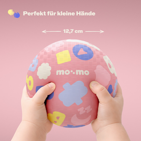 bouncing buddy Ball in Kinderhänden, 12,7 cm Durchmesser